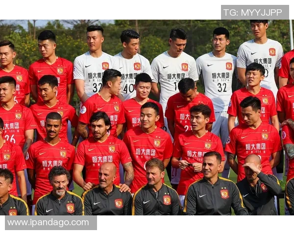 恒大足球口号激励无数球迷团结奋进追逐梦想的力量
